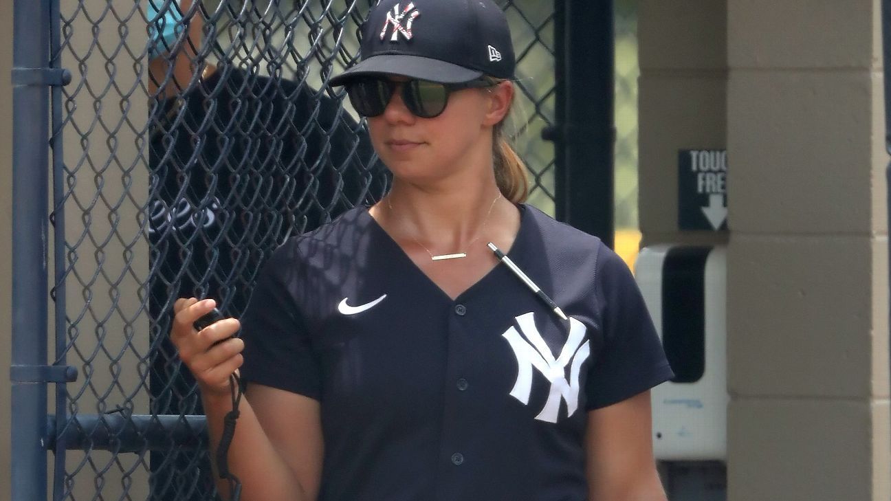 Yankees' Rachel Balkovec makes history, ducks serious injury after
