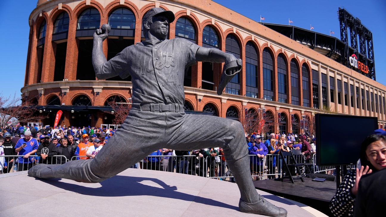 Tom Seaver Statue , B and W - CitiField Poster