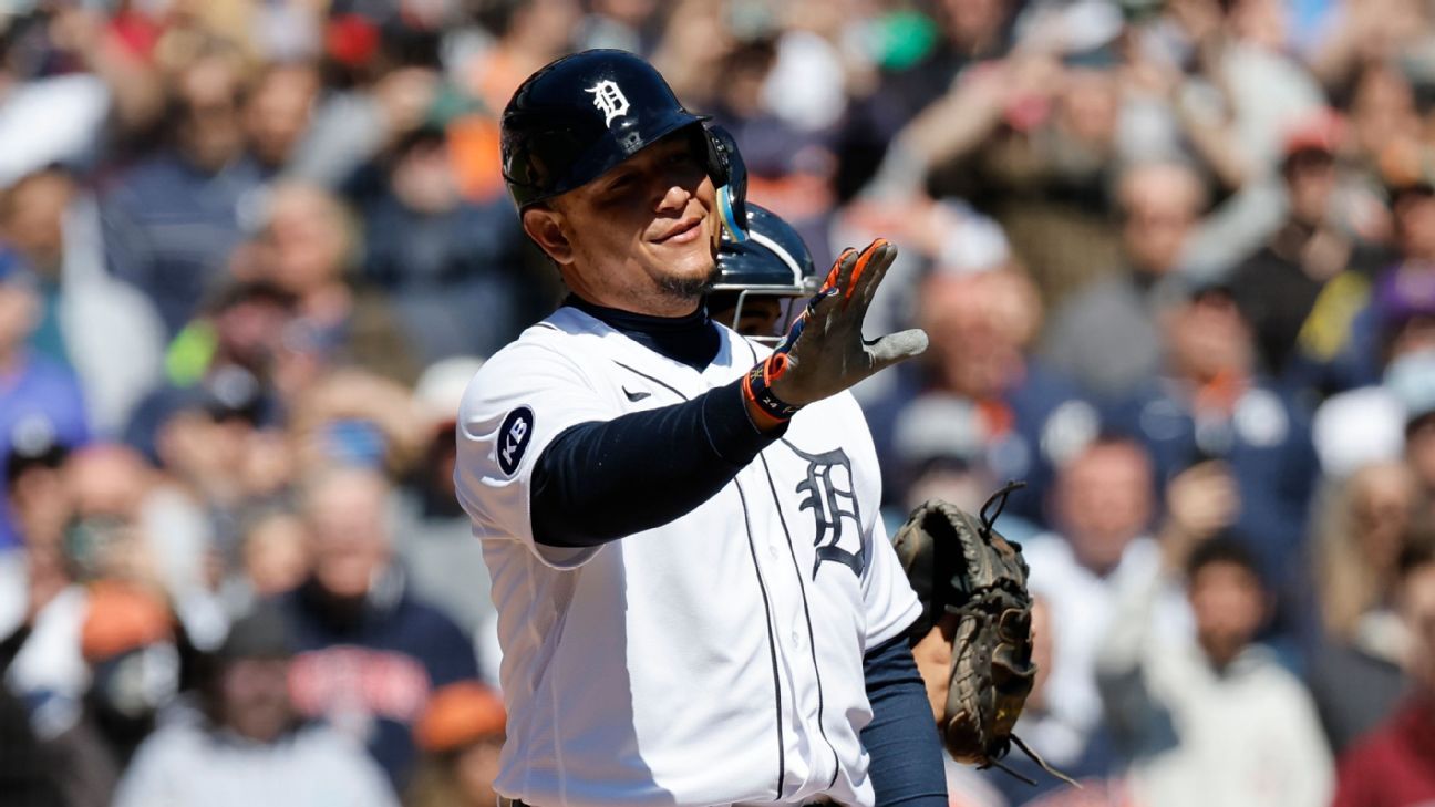 Miguel Cabrera, needing 1 hit for 3,000 milestone, intentionally walked by New Y..