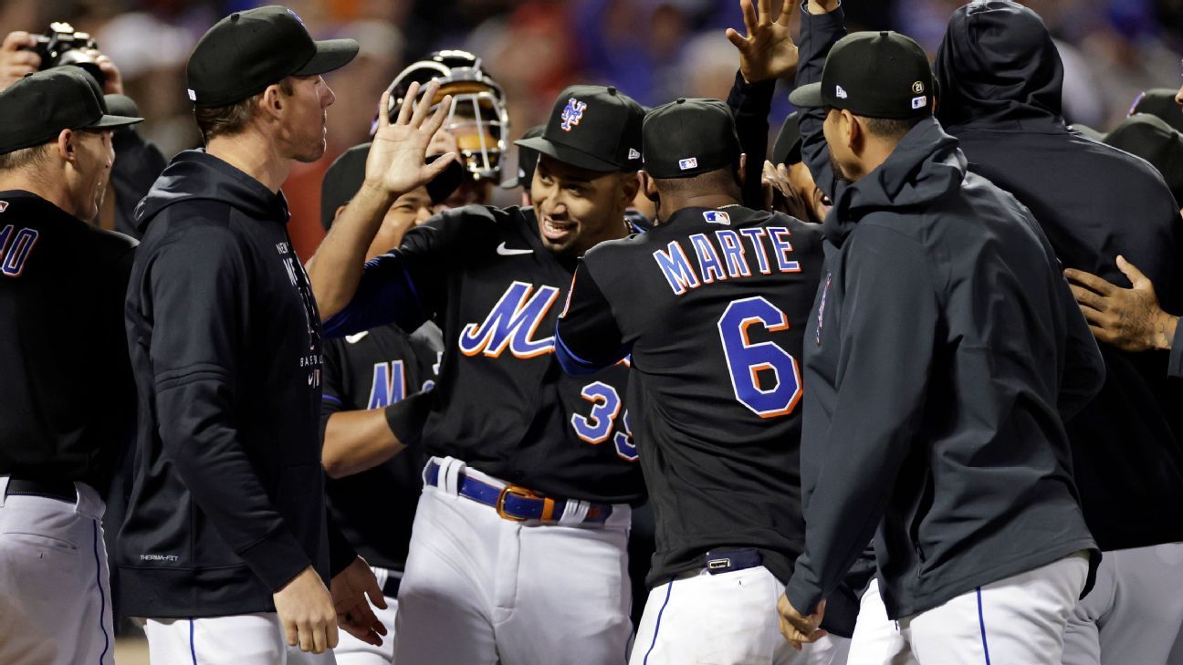 Johan Santana Leads Mets Over Dodgers - The New York Times