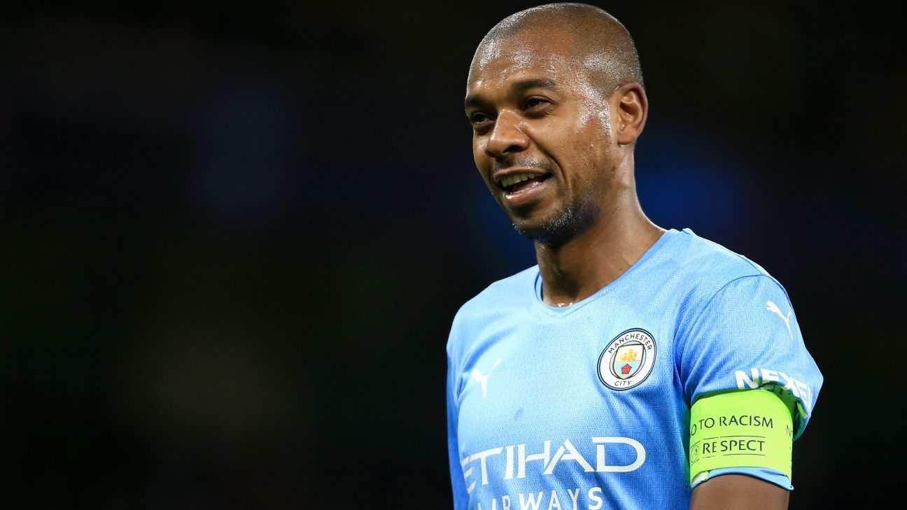 Jovem Pan Esportes on X: 2️⃣6️⃣0️⃣ VEZES FERNANDINHO!👏 Ídolo do  Manchester City, Fernandinho chegou a marca de 260 jogos na Premier League,  ultrapassou o Willian e se tornou o brasileiro com mais