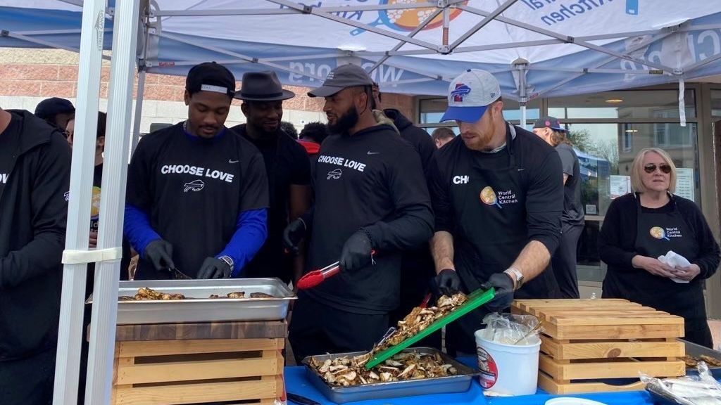 Buffalo Bills players, coaches, front office staff volunteer to support communit..