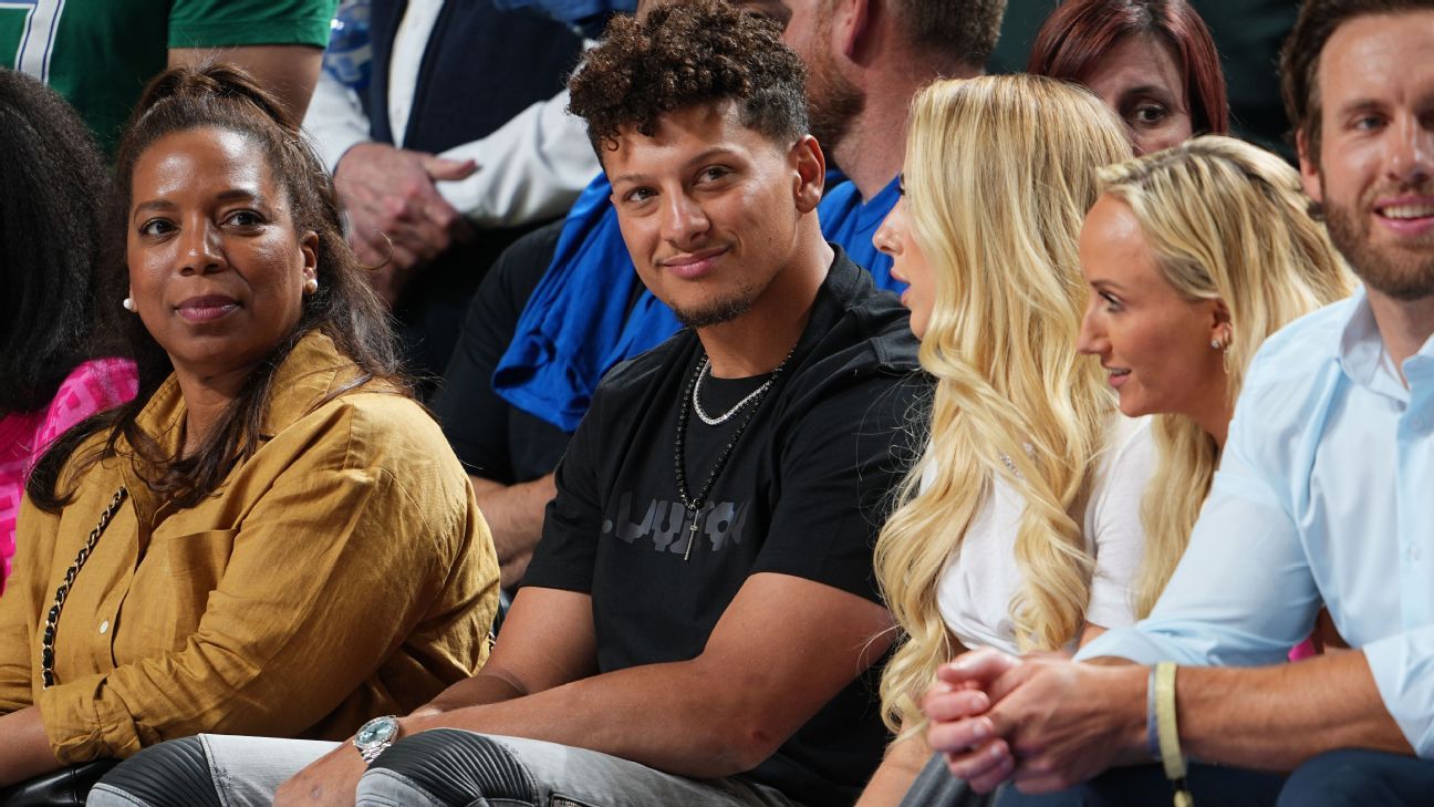 30 Times Celebrities Had a Blast Sitting Courtside Basketball Games
