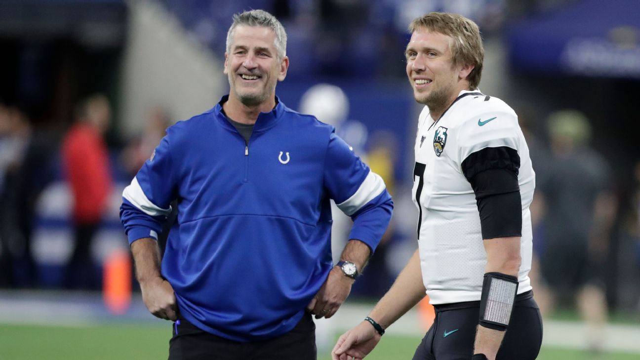 Nick Foles assina contrato de dois anos com o Indianapolis Colts