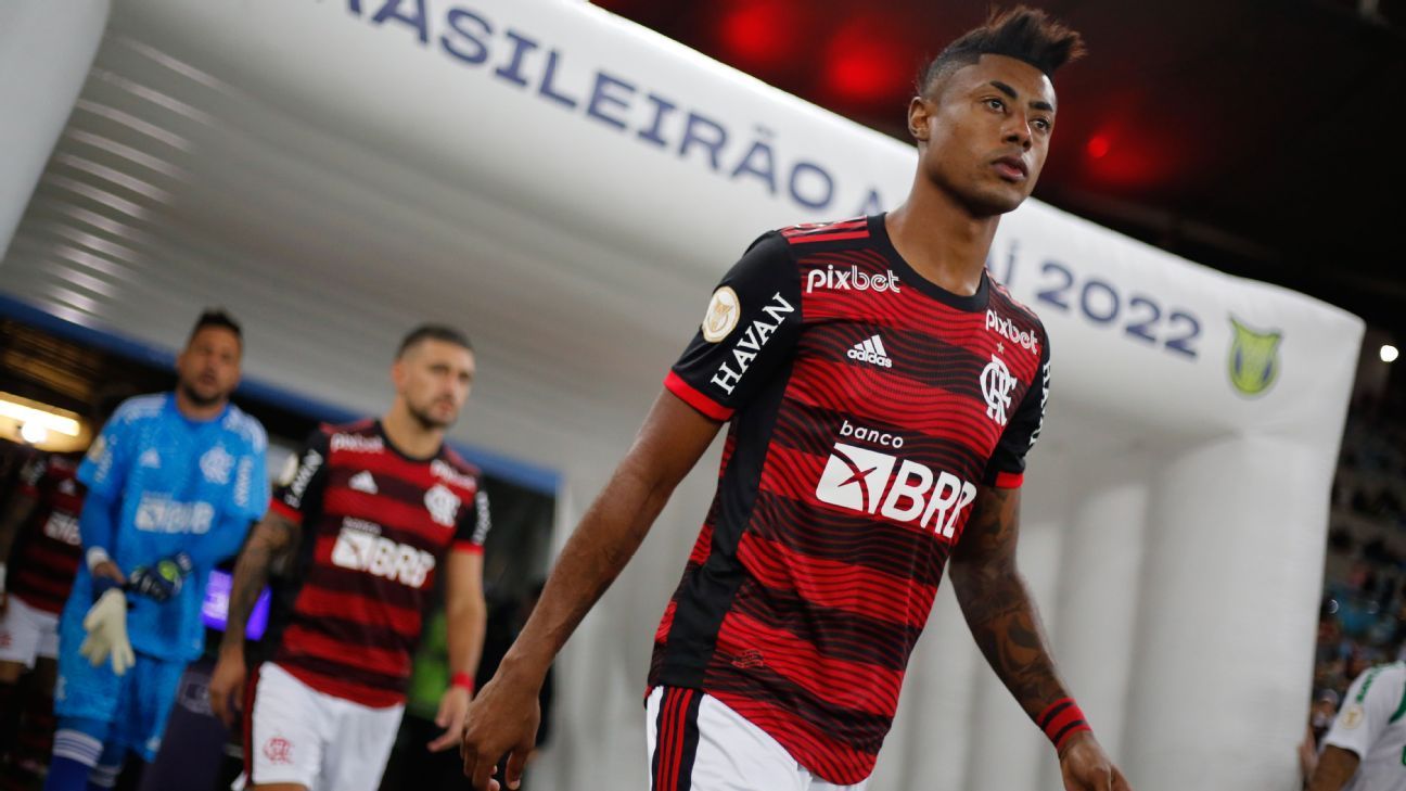 Bruno Henrique marca de cabeça e Flamengo vence Chapecoense na Arena Condá  - TNH1