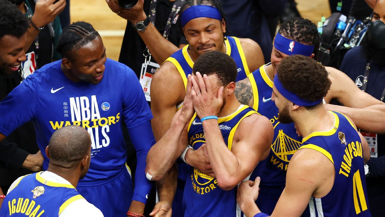 Golden State Warriors fans race to buy NBA Championship gear before stores  sell out - ABC7 San Francisco