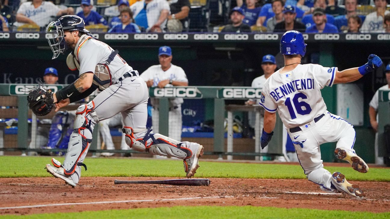 KC Royals lose in Chicago as Benintendi suffers an injury