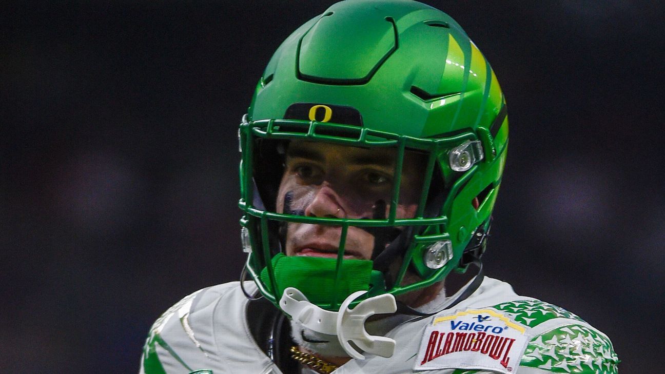 Oregon Ducks football player Spencer Webb, 22, dies after striking head in fall