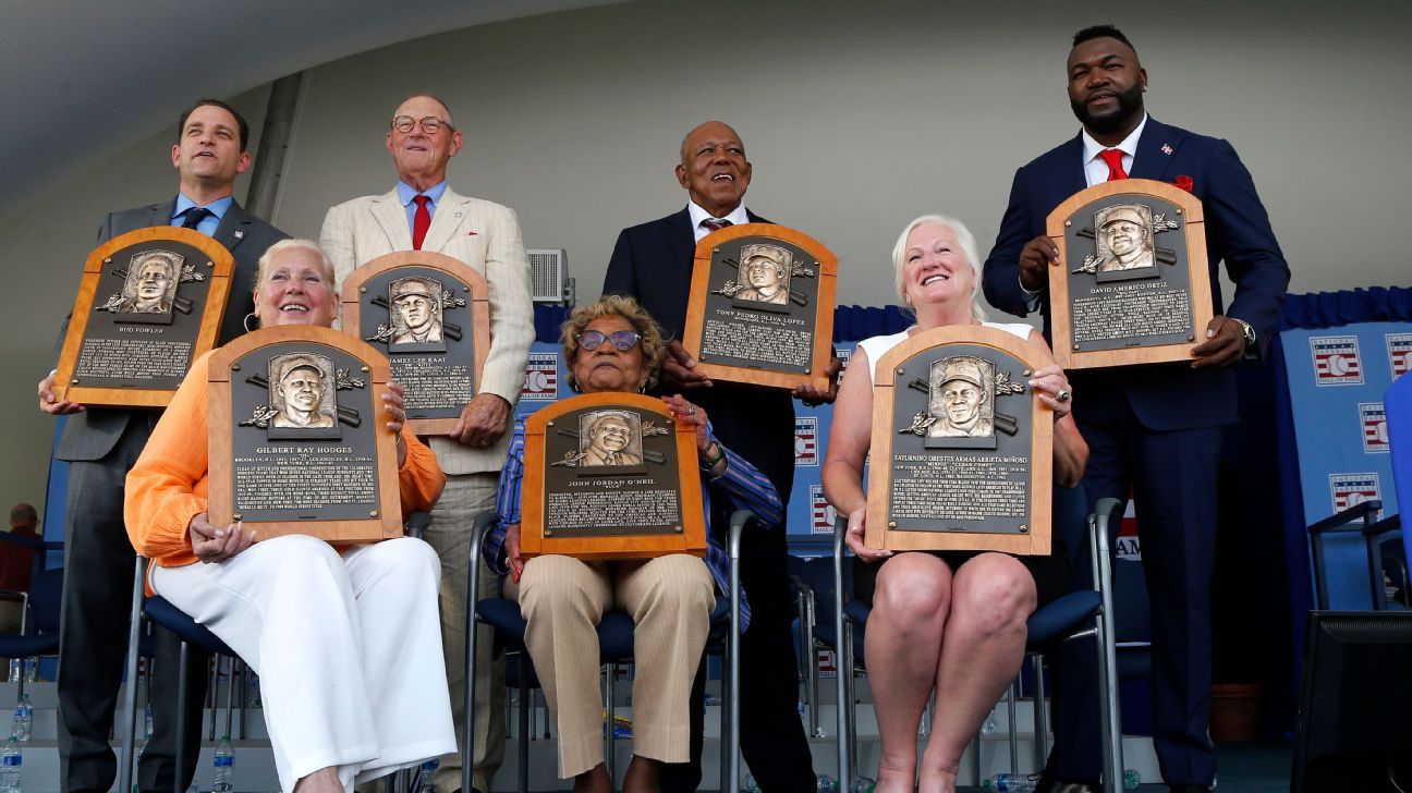 MLB's 1st Black manager, Buck O'Neil, inducted into Hall of Fame