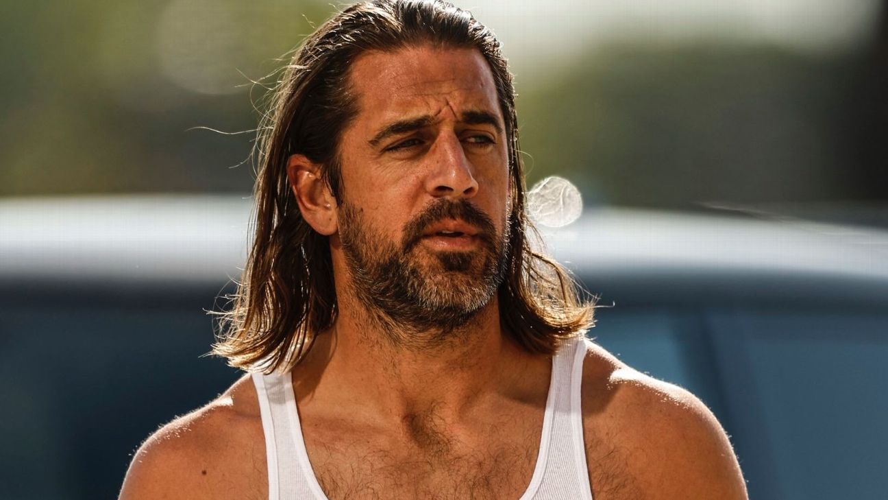 Aaron Rodgers channels Nicolas Cage in 'Con Air' at training camp