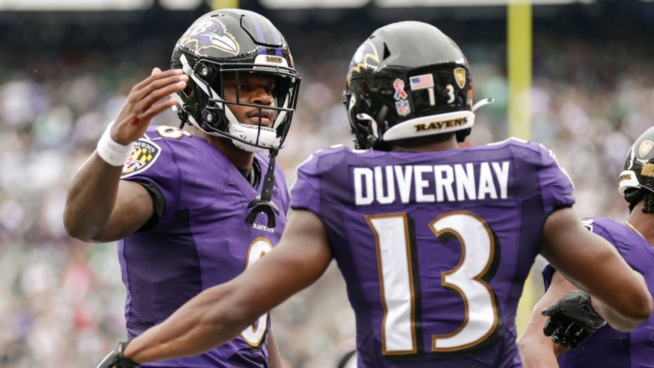 Ravens' Lamar Jackson avoids sack, completes pass tipped by Mark Andrews to Devin Duvernay