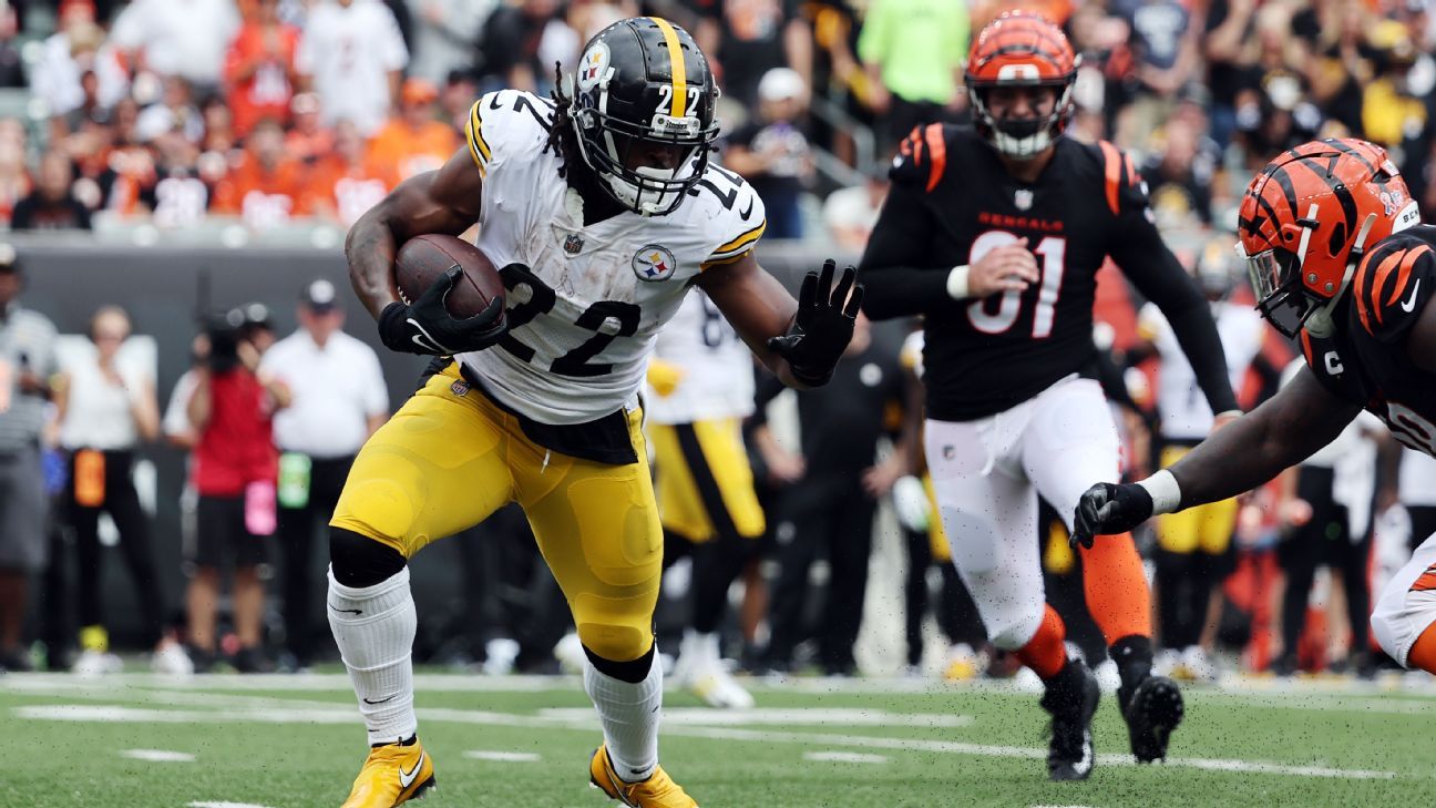 Pittsburgh Steelers running back Najee Harris (22) celebrates a touchdown  during an NFL football game, Sunday, Dec. 11, 2022, in Pittsburgh, PA. (AP  Photo/Matt Durisko Stock Photo - Alamy