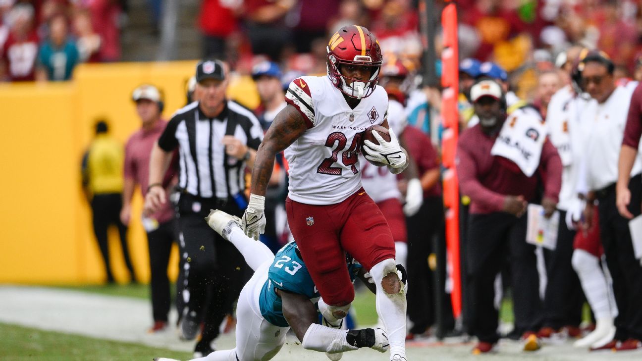 DETROIT, MI - SEPTEMBER 18: Washington Commanders running back Antonio  Gibson (24) dives into the end zone for a touchdown during the Detroit  Lions versus the Washington Commanders game on Sunday September