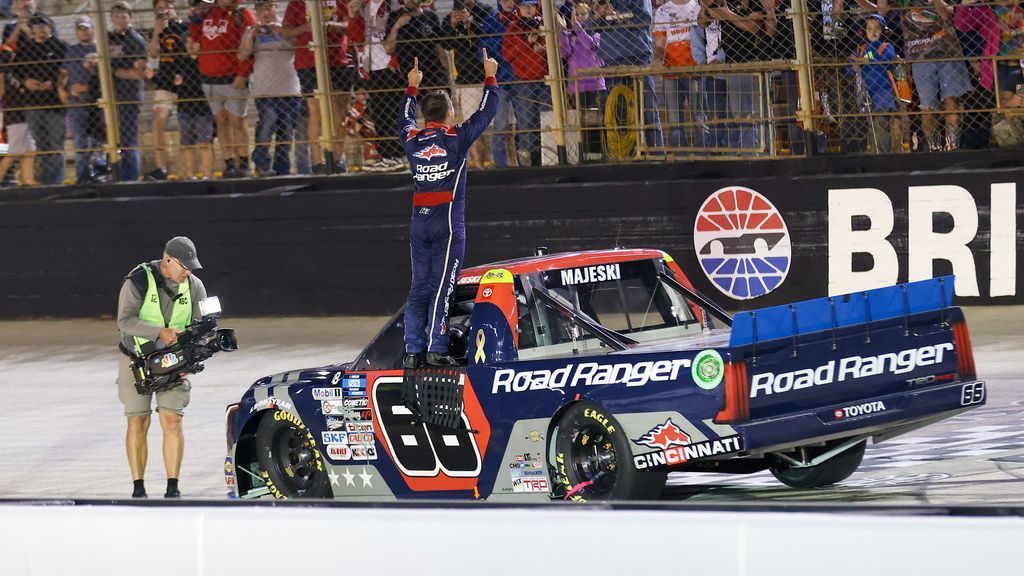 Majeski earns 1st win, locks into Truck title race