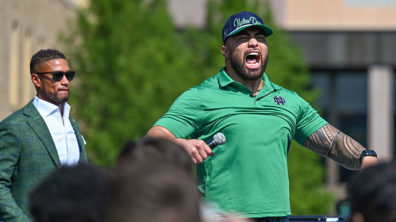 Manti Te'o makes first public appearance at Notre Dame football game since 2012 ..