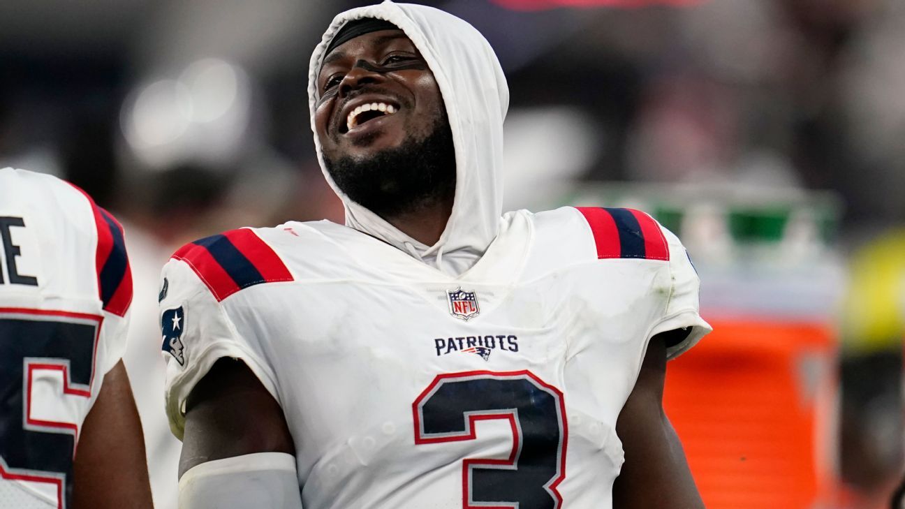 New England Patriots safety Jabrill Peppers (3) lines up against