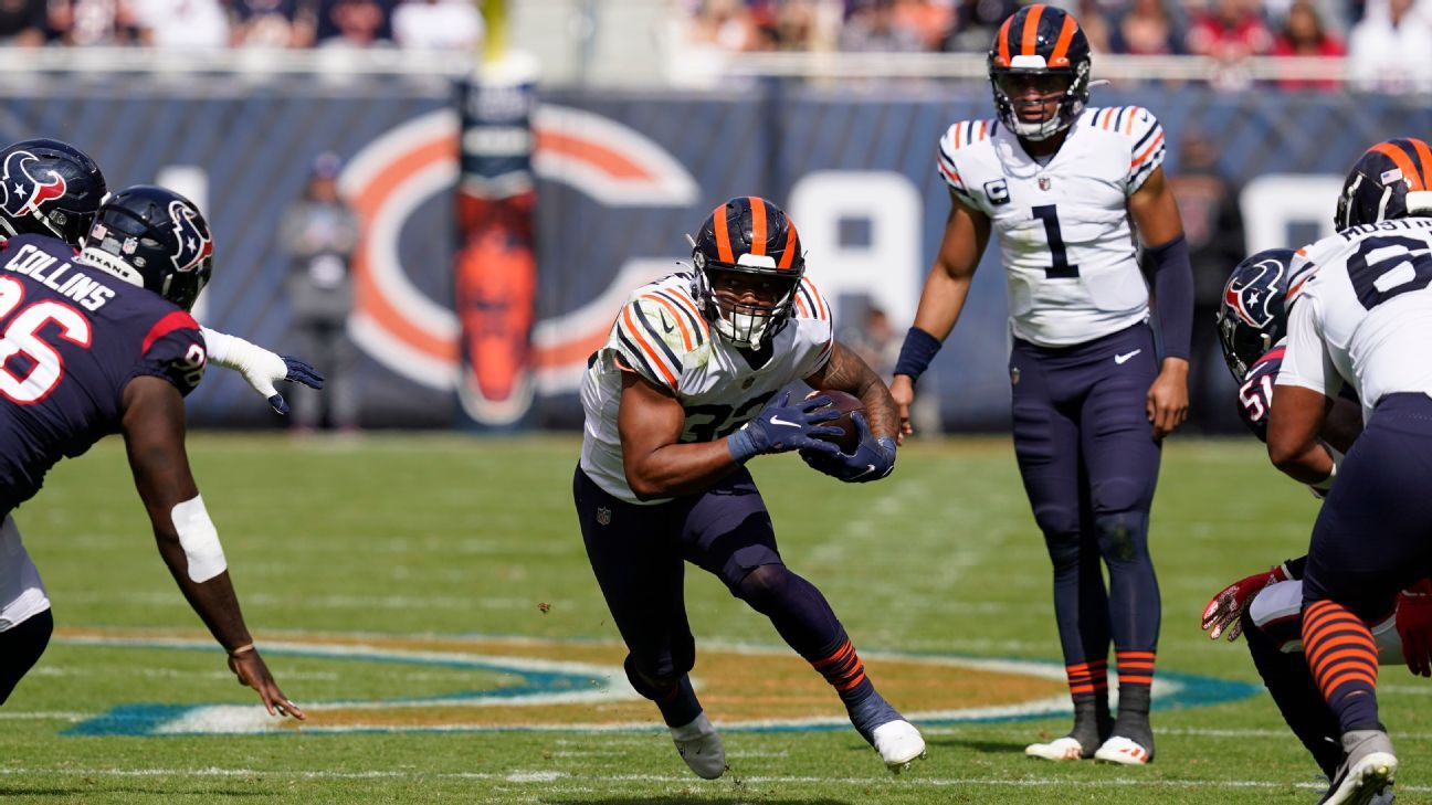 Chicago, Illinois, USA. 24th Nov, 2019. - Bears #32 David Montgomery in  action during the NFL Game between the New York Giants and Chicago Bears at  Soldier Field in Chicago, IL. Photographer: