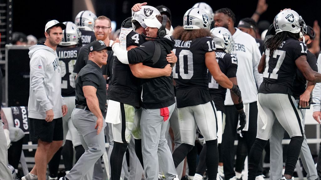 Jacobs, defense lead Raiders to 1st win, 32-23 over Broncos - The