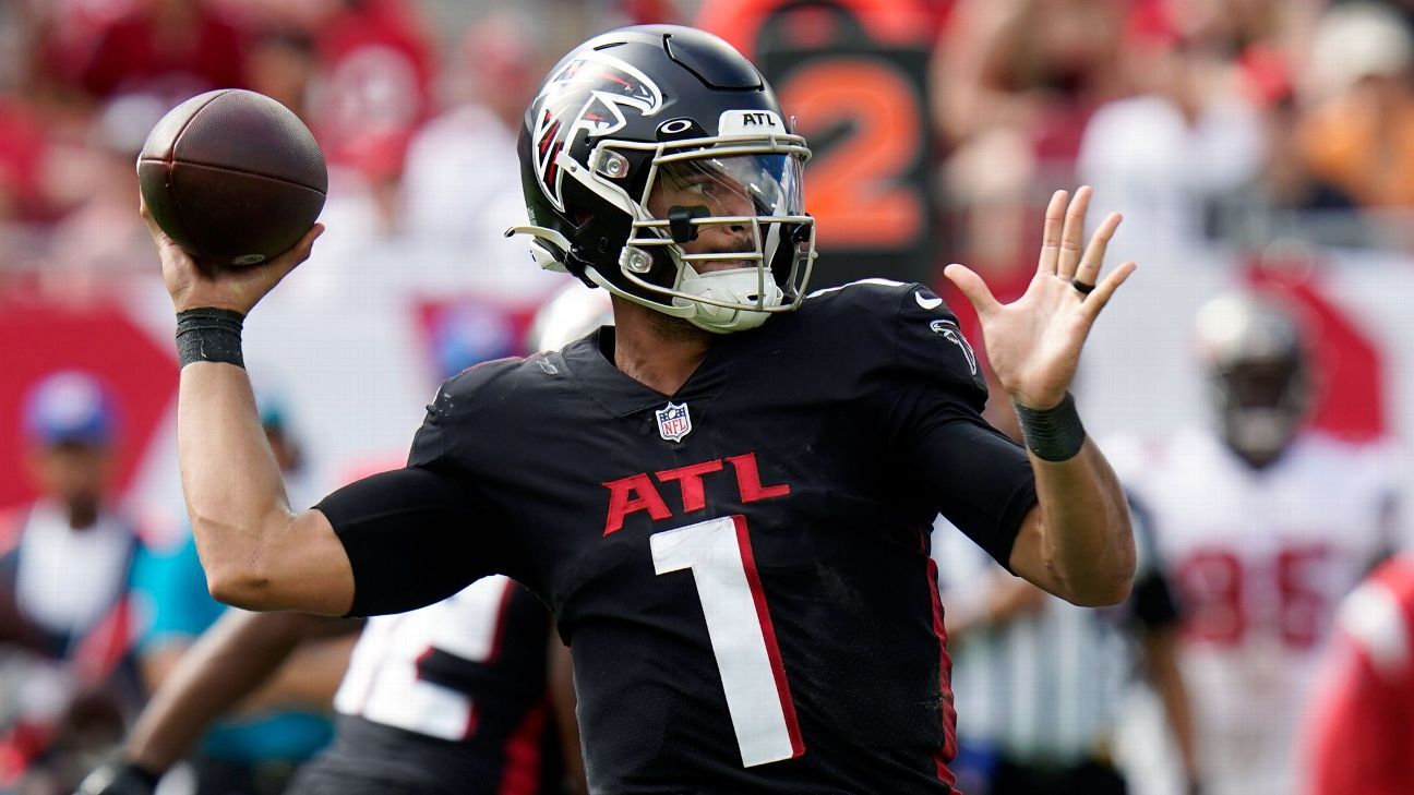 Marcus Mariota reportedly leaves Falcons after benching to have knee  evaluated; team unsure if he'll return