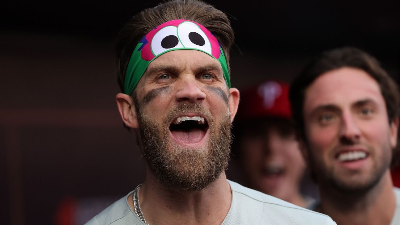 Bryce Harper wears Phillie Phanatic headband under his helmet