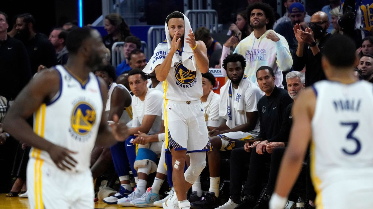 Warriors surprise fans by wearing 'We Believe' jerseys in regular