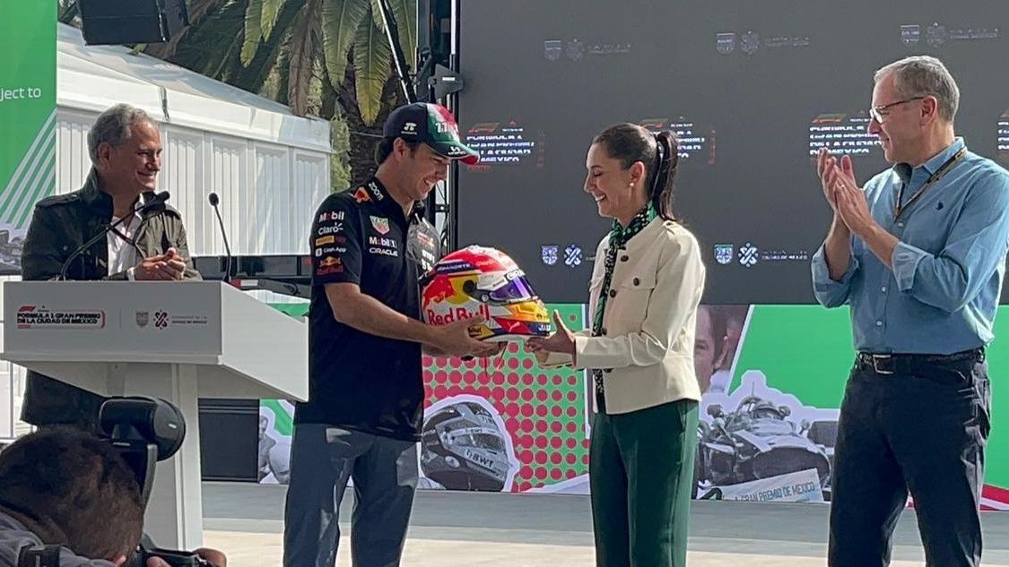 Checo Pérez celebra extensión del Gran Premio de la CDMX; regaló casco a Claudia  Sheinbaum