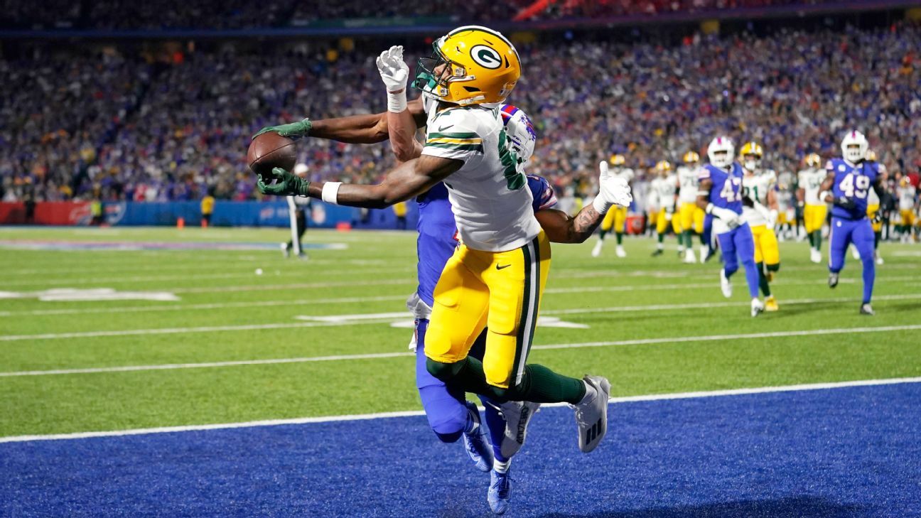 Packers rookie WR Romeo Doubs makes a spectacular TD catch vs. Bills