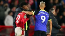 Na volta de Richarlison, Tottenham leva gol de Renan Lodi, perde do Nottingham Forest e dá adeus à Copa da Liga