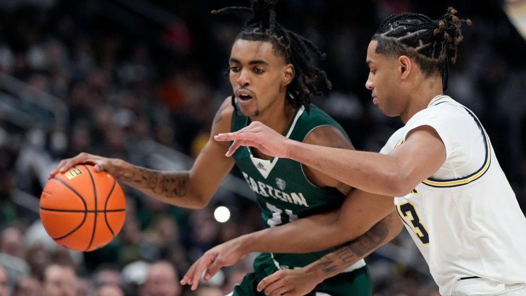 ESPN Stats & Info on Twitter: Former No. 3 overall recruit in the class of  2021, Emoni Bates, finished with 43 of Eastern Michigan's 79 points  tonight. It's the 2nd time he's