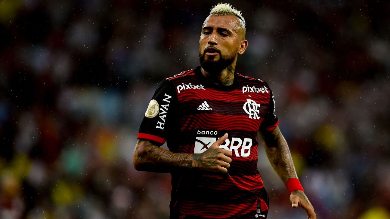 Vidal pede desculpas após 'fúria' em jogo do Flamengo, fala que veio ao clube para ser feliz e promete volta por cima: 'Não vou desistir'