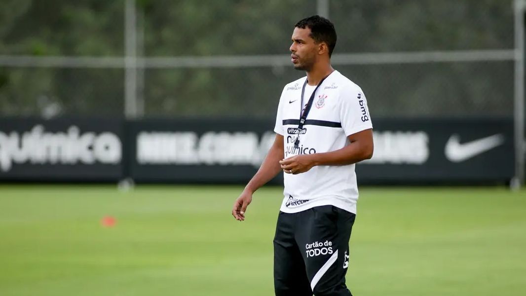 Campeão de 2012 deseja sorte a Fernando Lázaro no Corinthians e fala de VP: 