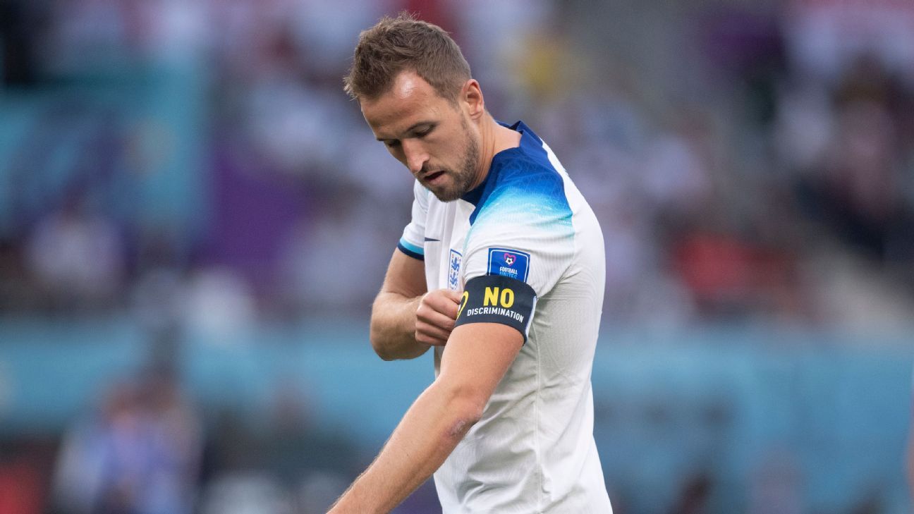 Japanese players wear black armbands at Women's World Cup to