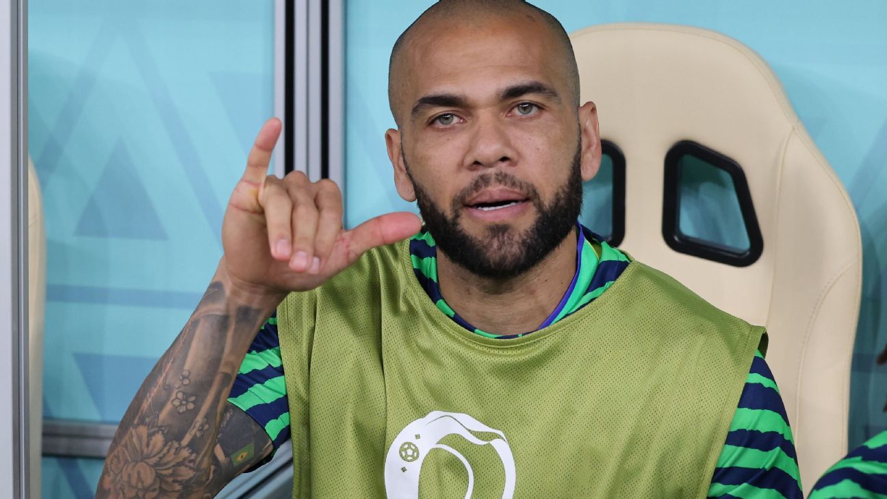 Brasil: Ante Baja De Danilo, Dani Alves No Es La Opción Obvia Para ...
