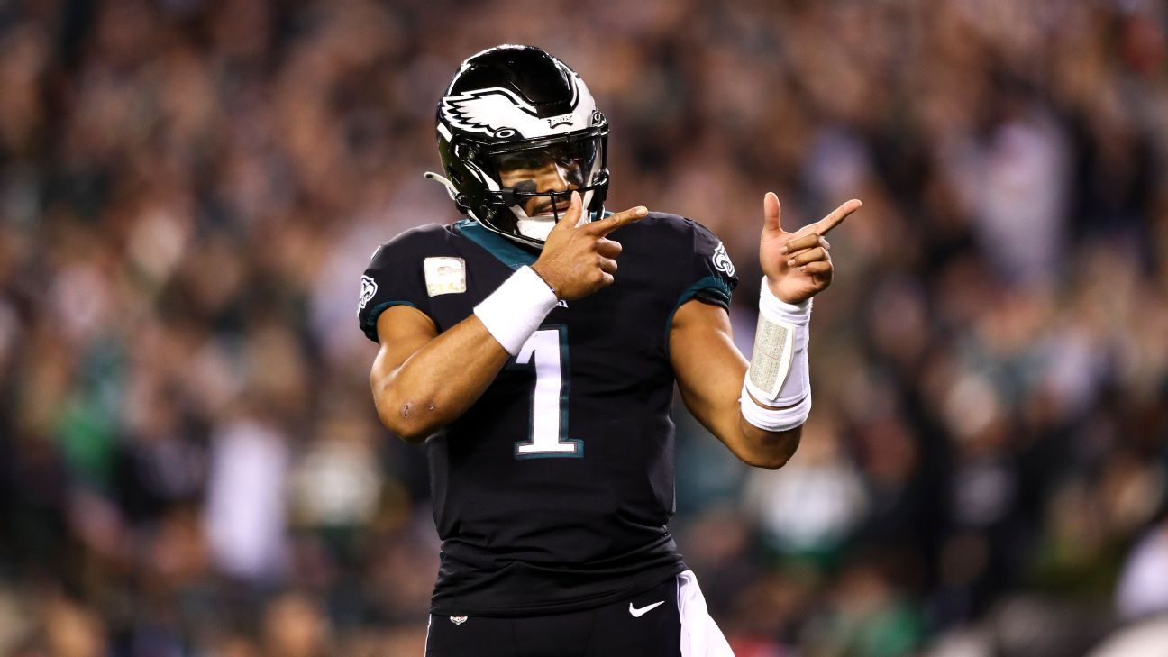 Jalen Hurts anota três touchdowns e lidera Philadelphia Eagles a