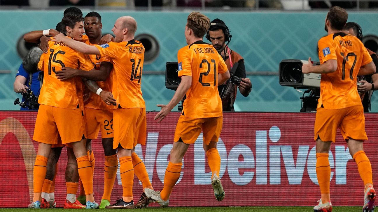 михил граафастал - голландский фотограф. нидерланды турция 1 4 финала. 1985. голландия турция. профессиональный футболист.