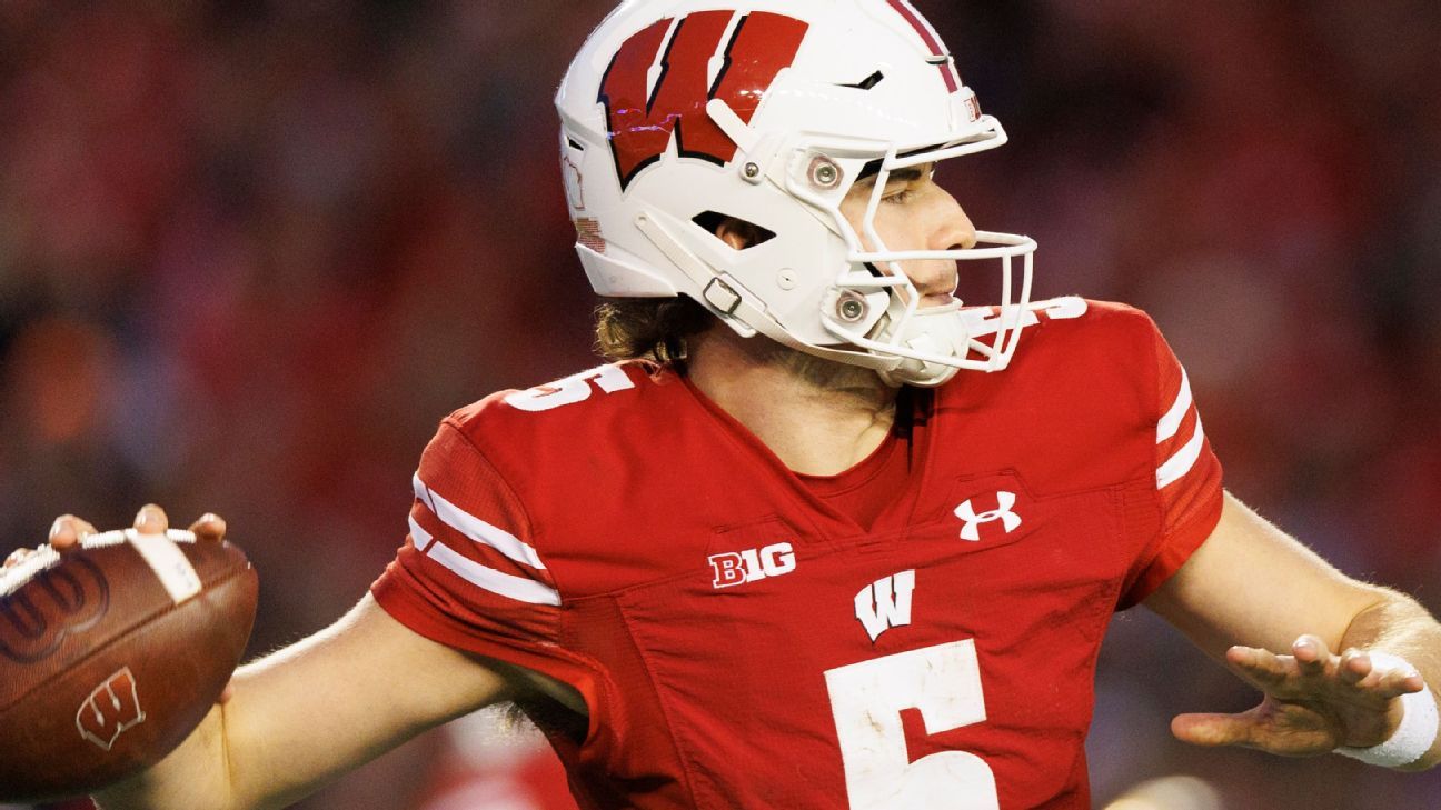 Wisconsin quarterback Graham Mertz to enter transfer portal