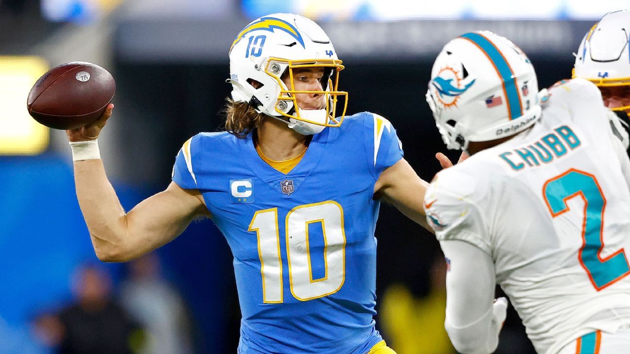 NFL Week 14 expert picks: Chargers-Dolphins, Giants-Eagles - Sports  Illustrated