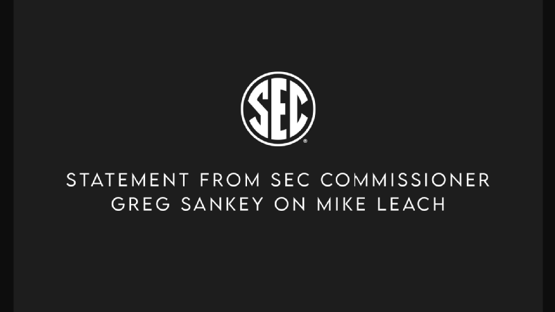 SEC Media Days 2023: Commissioner Greg Sankey honors Mike Leach by ditching  necktie 