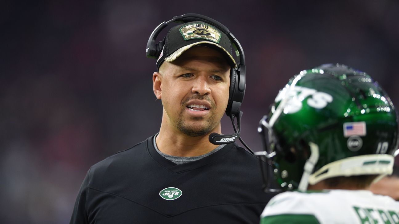 Source: Jets WR coach gets 1-year gambling ban