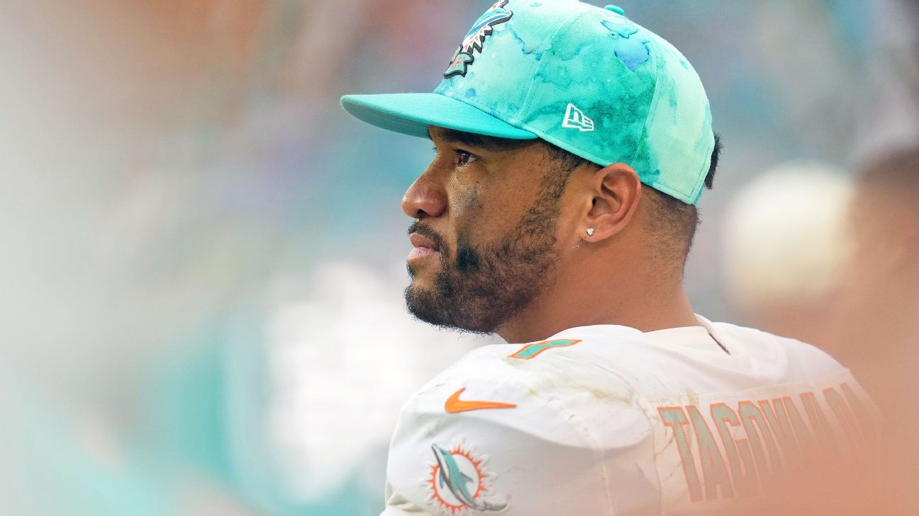 Dolphins' Thompson (thumb) leaves game, Bridgewater in