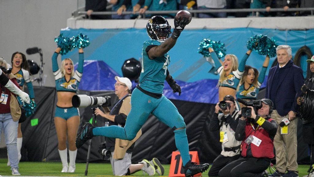 Jags return fumble for TD, beat Titans for AFC South title