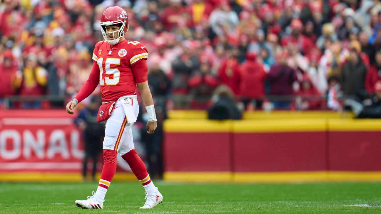 Chiefs favored again after Mahomes' injury moves betting line - ESPN