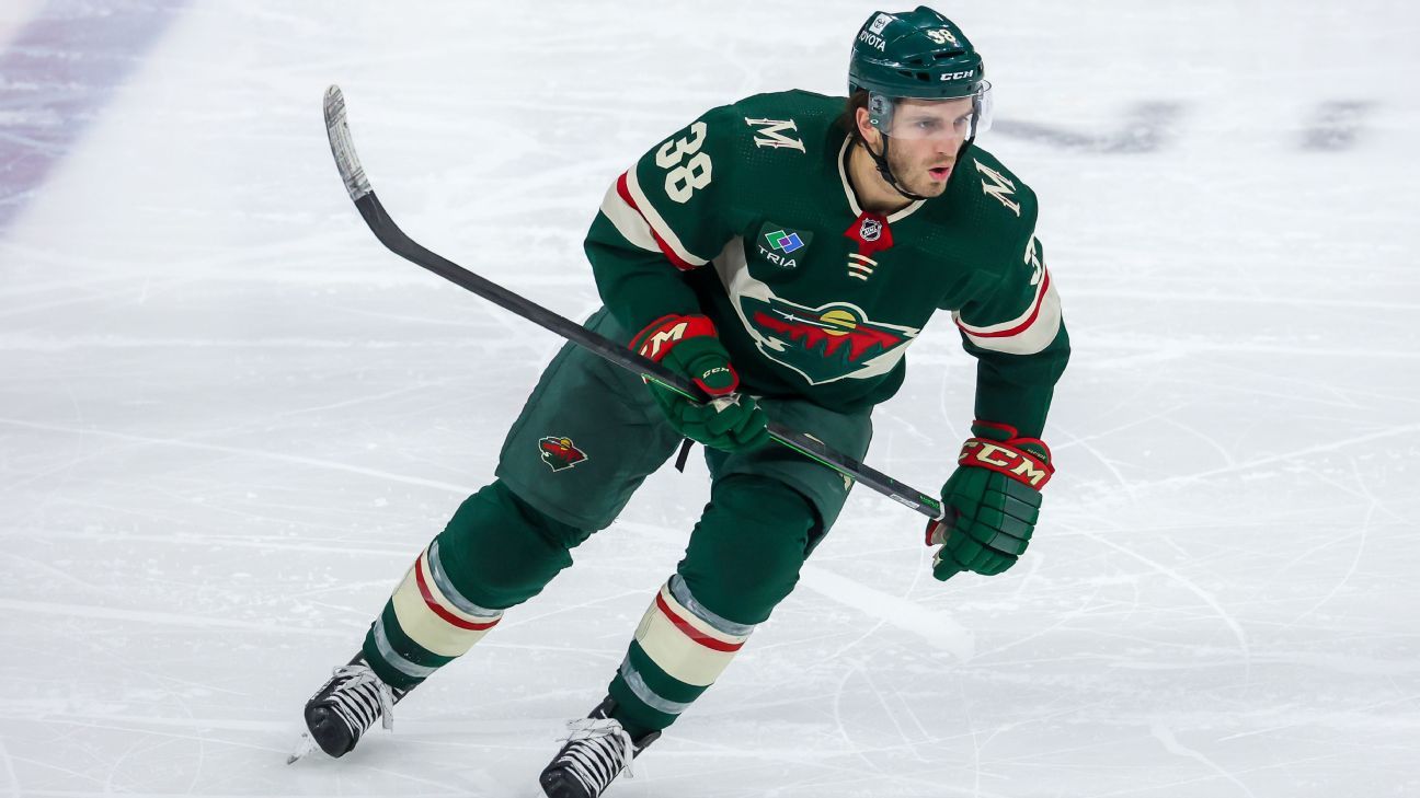 Wild, Ryan Hartman agree to three-year extension