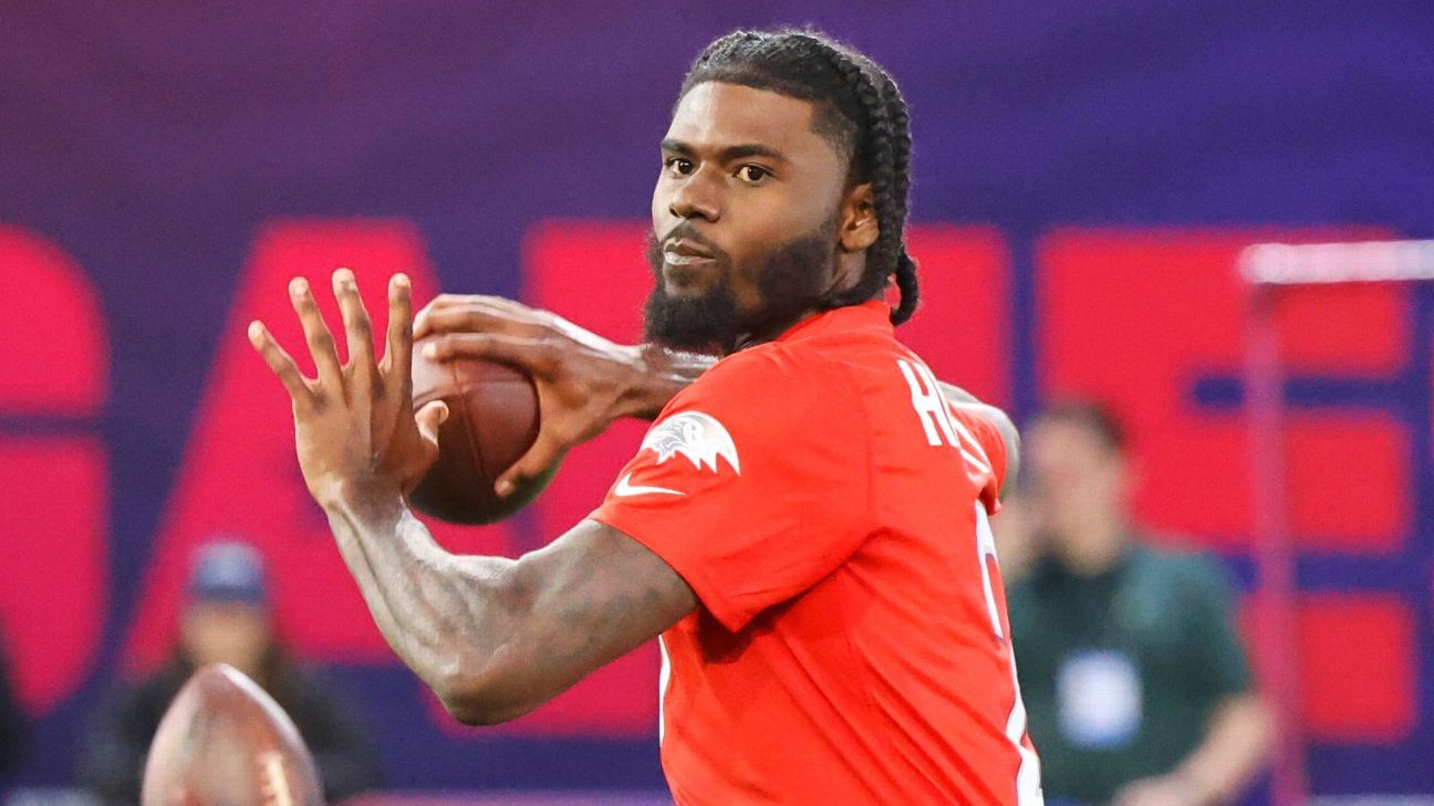 Baltimore Ravens quarterback Tyler Huntley (2) works out during the team's  NFL football training camp, Saturday, July 29, 2023, in Baltimore. (AP  Photo/Nick Wass Stock Photo - Alamy