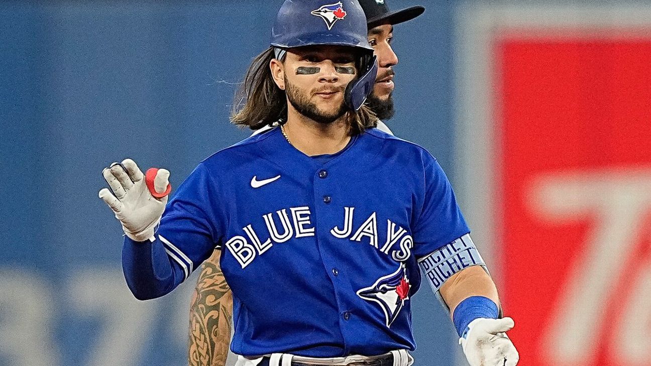 Barstool Sports on X: Dante Bichette Quit His Job With The Blue Jays Just  So He Could Work With His Son Bo While The Lockout Continues    / X