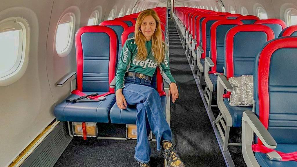 Presidente do Palmeiras, Leila Pereira aluga avião para time que disputa 'ponto a ponto' acesso à Série A do Brasileirão