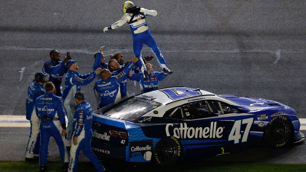 Stenhouse wins first Daytona 500 in double OT