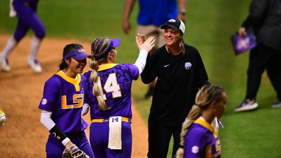 LSUE Splits Pair of Tight Contests with Bossier Parish CC - LSU