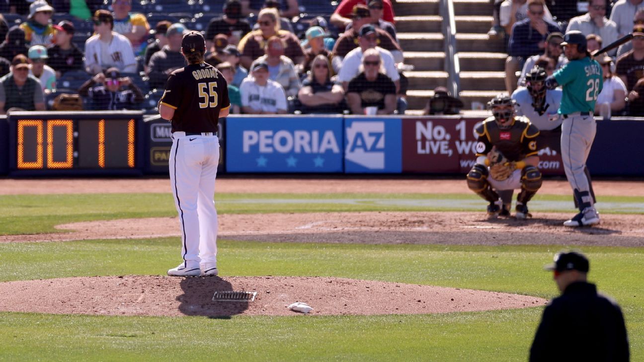 Oakland A's come up short against Braves in Turn Back The Clock in