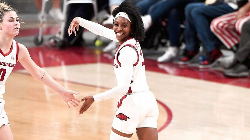 Hogs smother Stephen F. Austin, advance to Super 16
